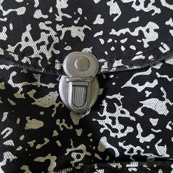 Baggu drawstring backpack in Static print - Picture 9 of 14